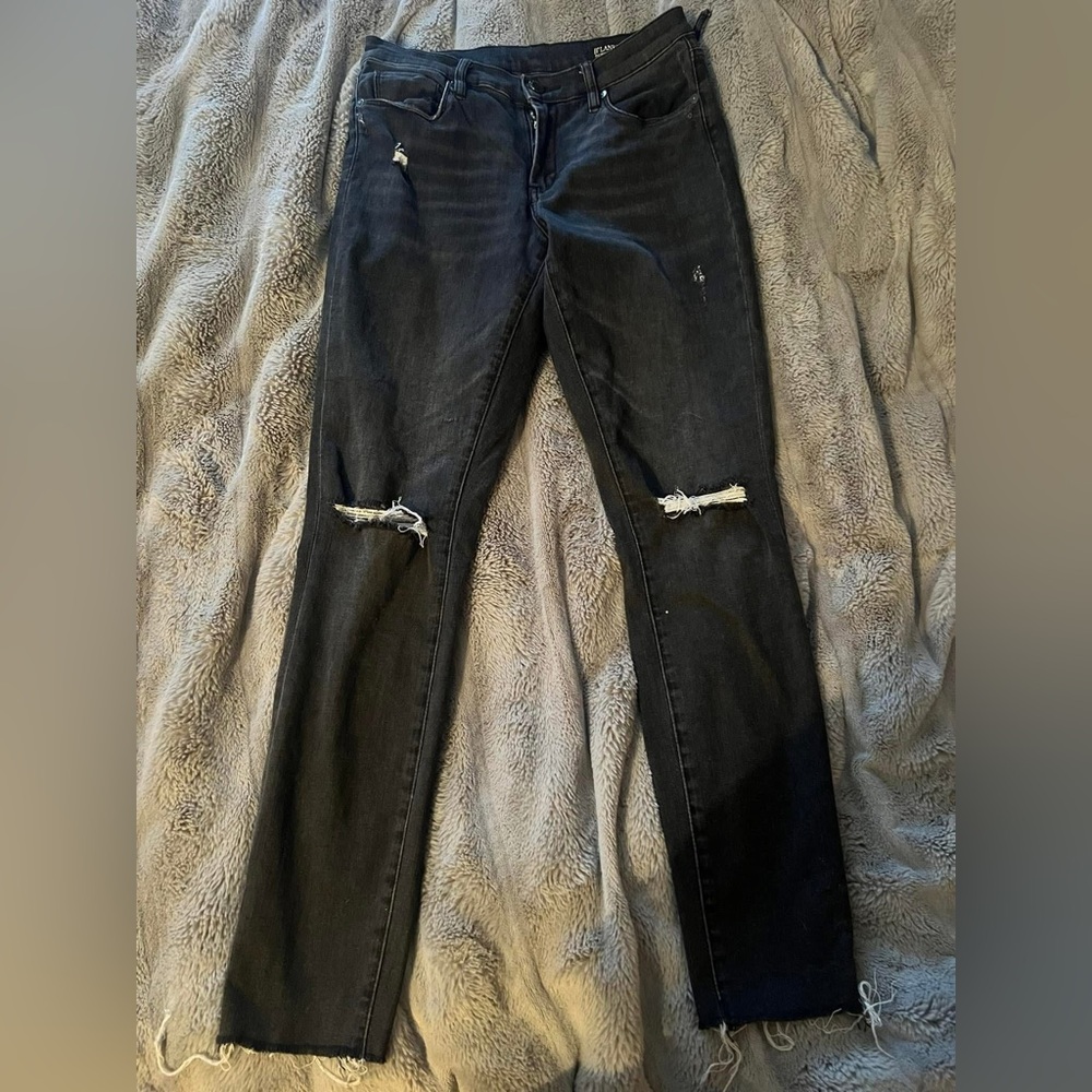 BlankNYC “The Bond” size 27. Faded black. Great shape, but one loop came loose.